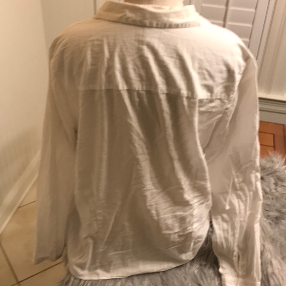 Button up top - Picture 4 of 5